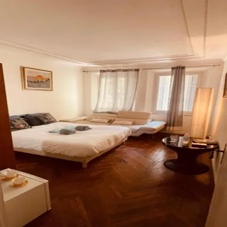 Chez Claudia Κάννες